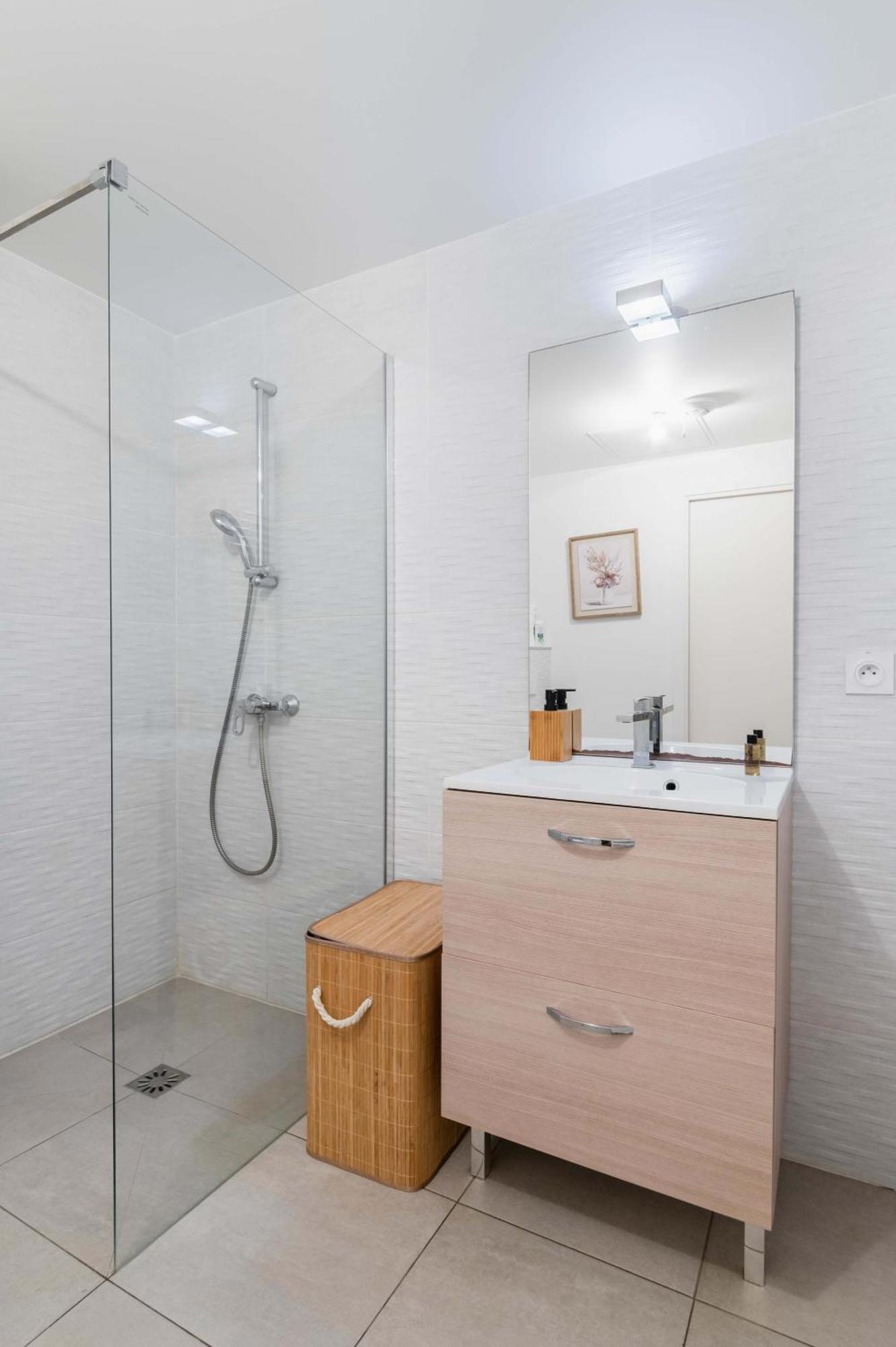 Appartement Lumineux Avec Terrasse Courbevoie - 4P - Flat-Guest Exteriér fotografie